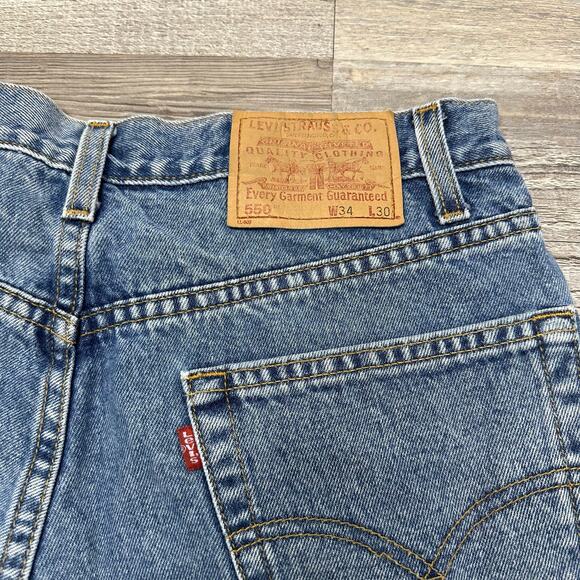 Vintage 90s Levis 550 Mid Wash Blue Mens 32x30 Loose Relaxed Fit Jeans Red Tab - Picture 4 of 13